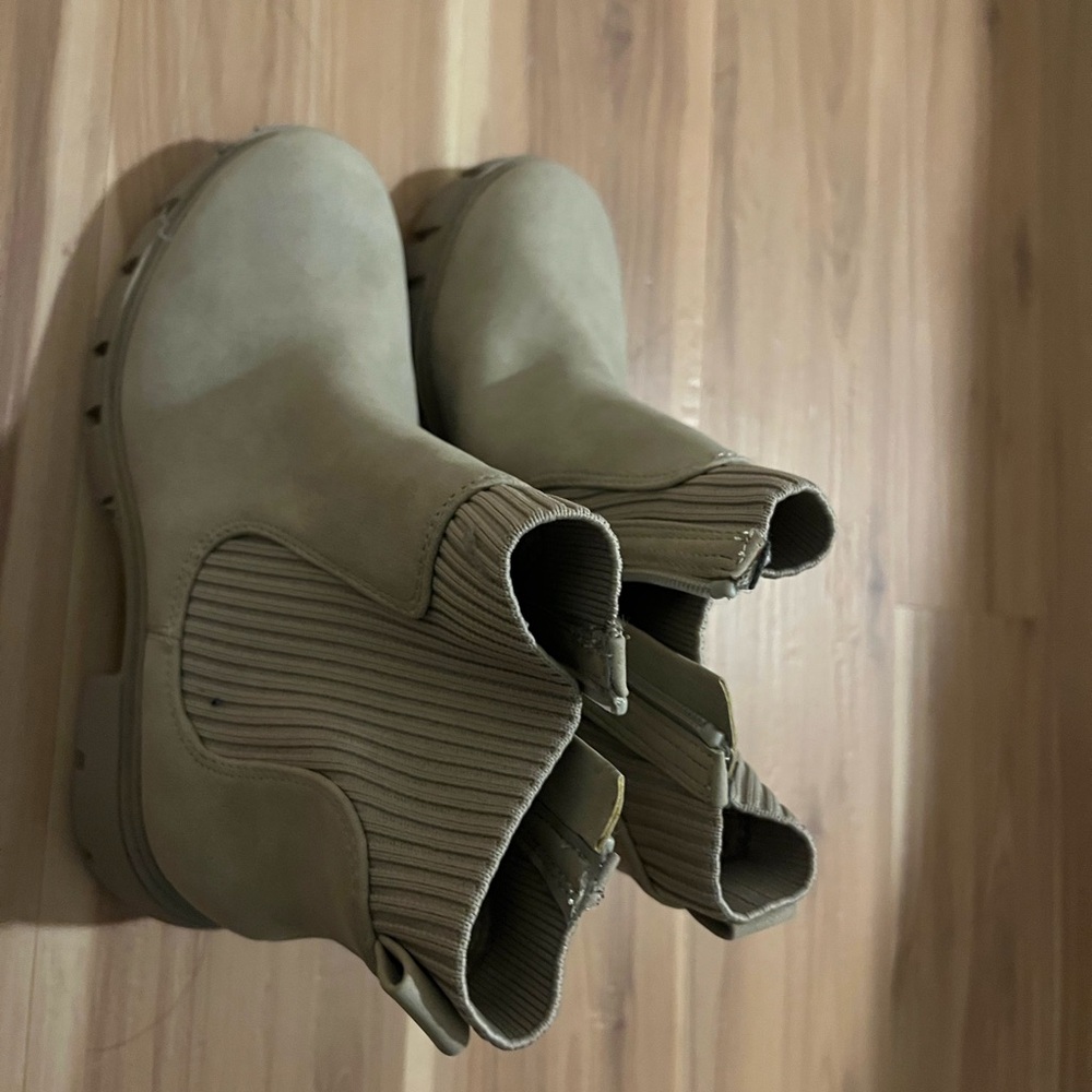 Women's Tan Target Boots